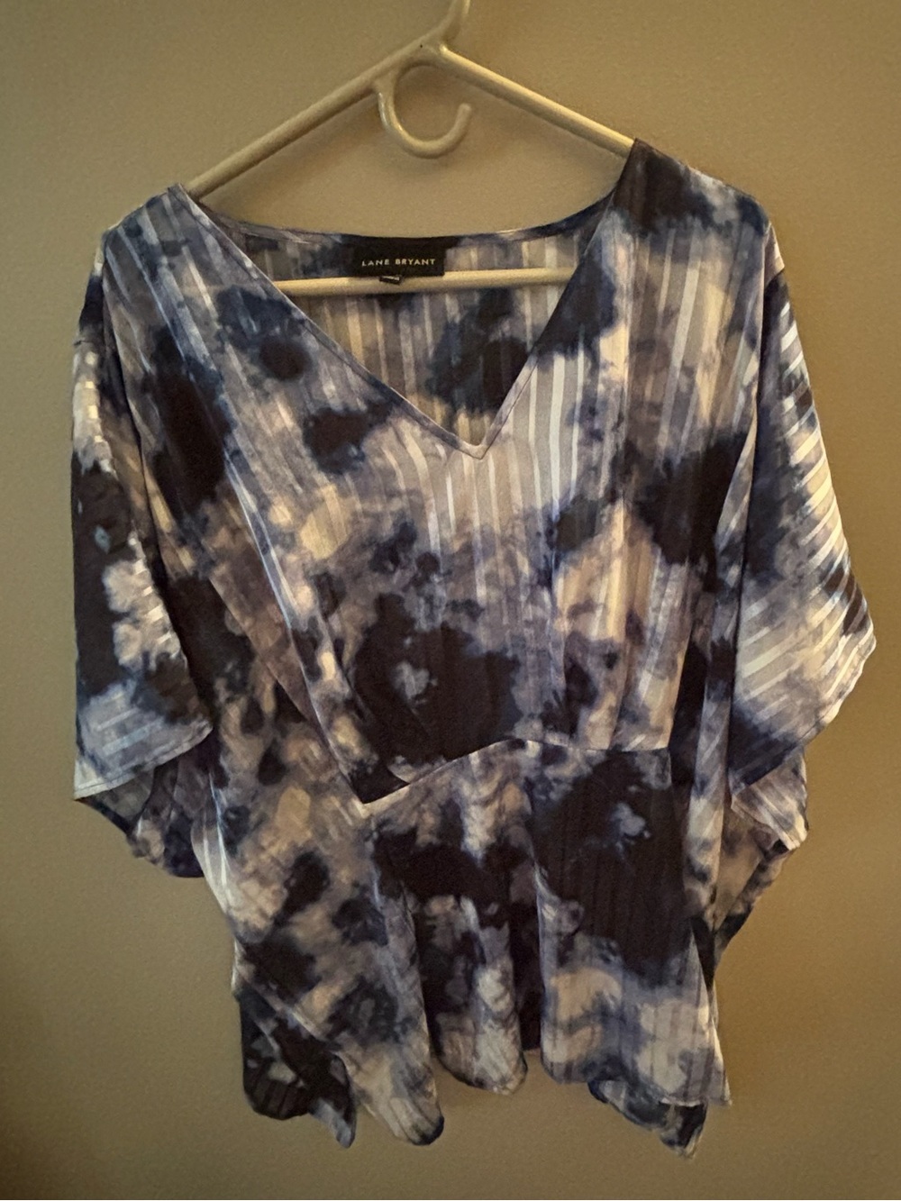 Lane Bryant Blue and White Tie-Dye V-Neck Kimono Sleeve Blouse